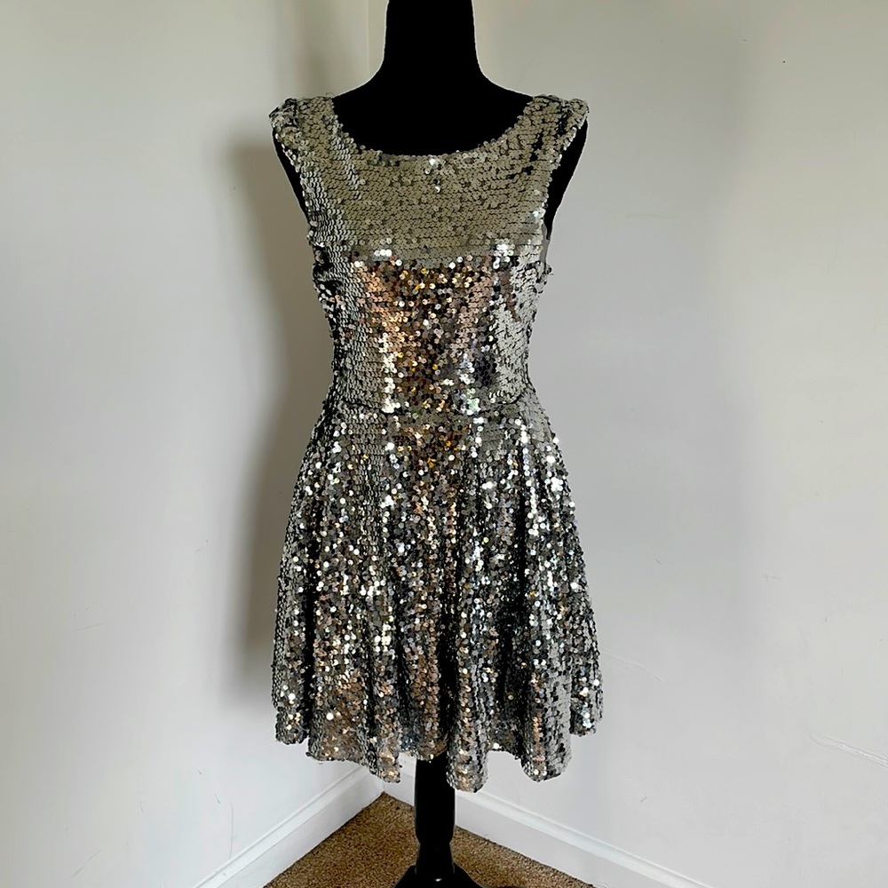 🌟SOLD🌟 Silver sequins party dress